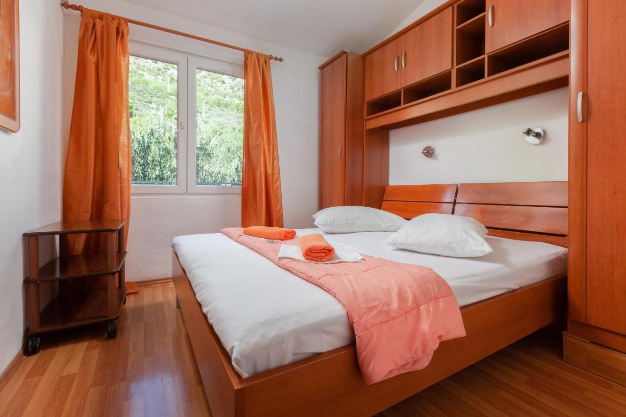 Apartments By The Sea Igrane, Makarska - 310 外观 照片